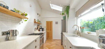 2 bedroom maisonette