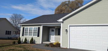 13 Snowberry Cir Unit A, Deerfield, MA 01373