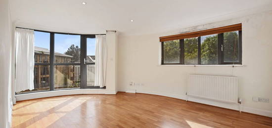 Flat to rent in The Citadel, Beaumont Rise, Archway N19