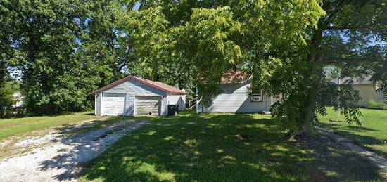 1323 Henry St, Moberly, MO 65270