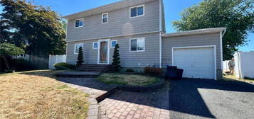 36 Millford Ln, Centereach, NY 11720