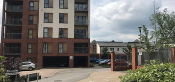 Flat to rent in Madison Walk, Birmingham B15