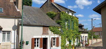 Maison de ville avec jardin à St Saulge