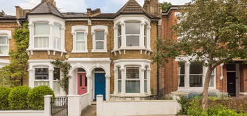 Flat to rent in Gowlett Road, Peckham SE15