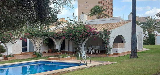 Chalet en plaza Calnegre en Zona Galúa-Calnegre, Manga del mar menor, la