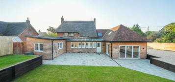 5 bedroom detached house