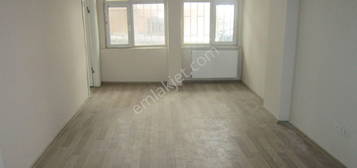 MERAL R5714  Florya Metrobse 5 Dakika Mesafede  Temiz 2+1