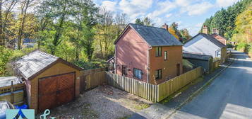 2 bed detached house for sale