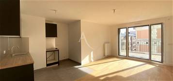 Appartement  à louer, 4 pièces, 3 chambres, 82 m²