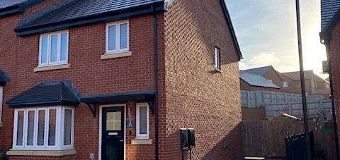 3 bed semi-detached house to rent