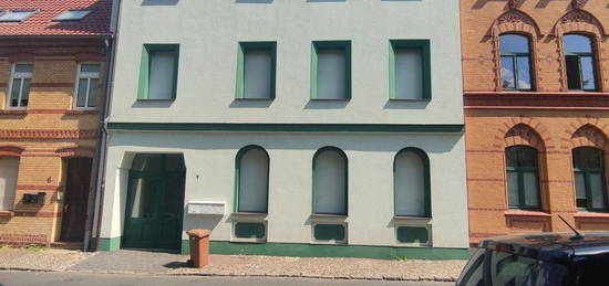 Helle 2-Raumwohnung mit Balkon und Carport, im Zentrum von Bitterfeld