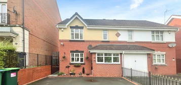 3 bedroom semi-detached house for sale