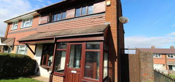 3 bedroom semi-detached house to rent