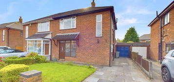 3 bed semi-detached house for sale