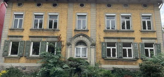 Mehrgenerationenhaus - charmantes Sanierungsobjekt mit viel Potenzial