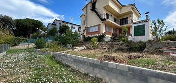 Chalet en calle Del Mitjorn en Lliçà d´Amunt