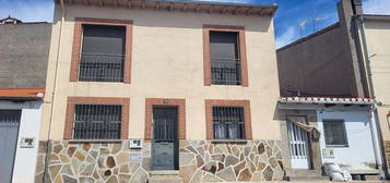 Casa adosada en calle Pilón de Luis en Barraco (El)