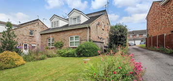 Town house to rent in Hunters Close, Tring HP23