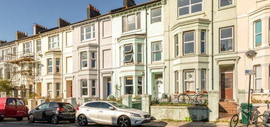 Flat for sale in Queens Park Road, Brighton BN2