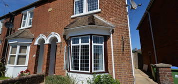 4 bed semi-detached house to rent