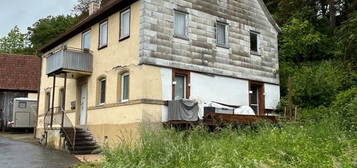 Bauernhaus mit Scheune und Carport (sanierungsbedürftig)