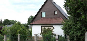 Wenn weg, dann weg: Schönes Einfamilienhaus (Vollkeller), TOP-Grundstück in 06526 Sangerhausen OT Riestedt (LK MSH)