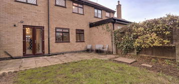 3 bed semi-detached house to rent