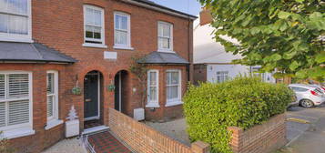 4 bedroom semi-detached house to rent