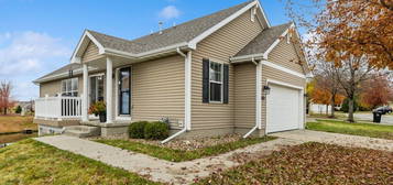 5954 Sapphire Cir, Johnston, IA 50131