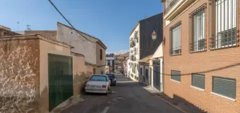 Casa adosada en calle de Sevilla, 6