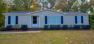 43 W Tryon Ct, Spring Lake, NC 28390