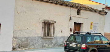 Casa adosada en calle Manzanilla en Escacena del Campo