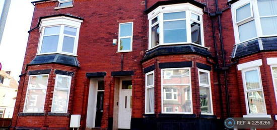 8 bedroom terraced house