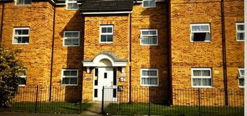 2 bed flat to rent