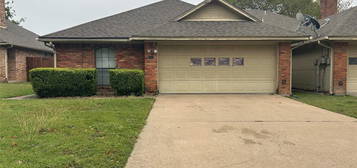 1318 Mission St, Duncanville, TX 75137