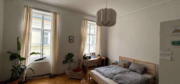 NACHMIETE GESUCHT: Für schön renovierte 99m² 3 Zimmer-Wohnung im 9. Bezirk (WG geeignet)