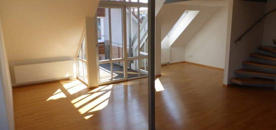 Moderne 3,5 Zimmer Maisonettewohnung mit SW-Balkon