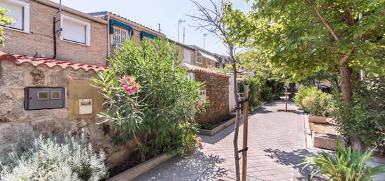 Chalet adosado en venta en calle de Sabadell