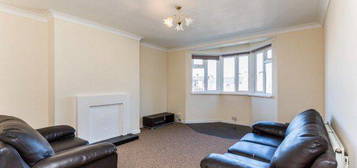 3 bed flat to rent