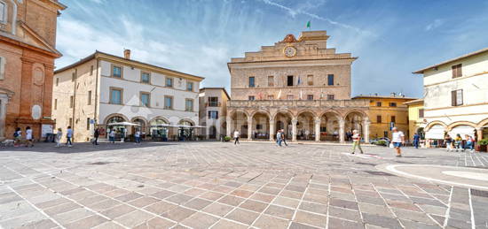 Bilocale piazza del Comune, Centro, Montefalco