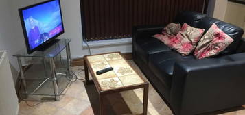 2 bed flat to rent