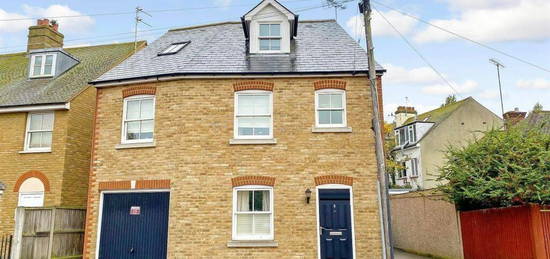 2 bedroom detached house for sale