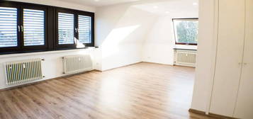 Moderne Dachgeschosswohnung in einer Stadtvilla