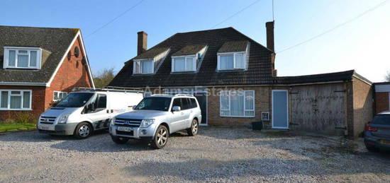 6 bedroom detached house