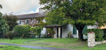 Maison 7 pièces sur 160 m2 au sol à rénover avec étage de 160 m2 à aménager sur grande parcelle Étang, Bois , 2 dépendances