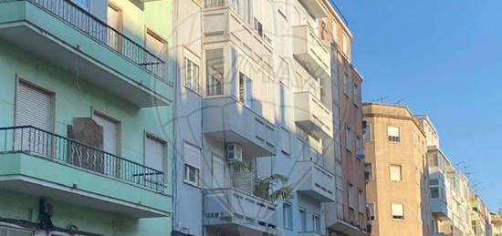 Arrendamento de Apartamento T2  na rua Tomás da Anunciação s/n