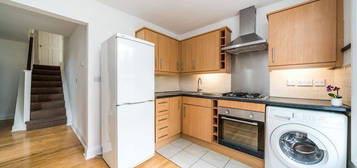 Flat to rent in Bardoplh Road, London N7