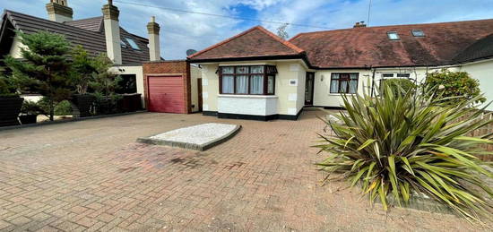 Bungalow to rent in Carlingford Drive, Westcliff-On-Sea SS0