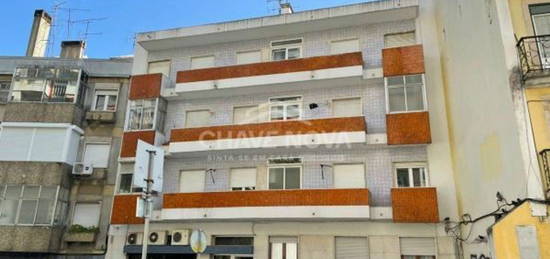 Arrendamento de Apartamento T2  na rua do Sol ao Rato