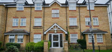 Flat to rent in Genotin Road, Enfield EN1